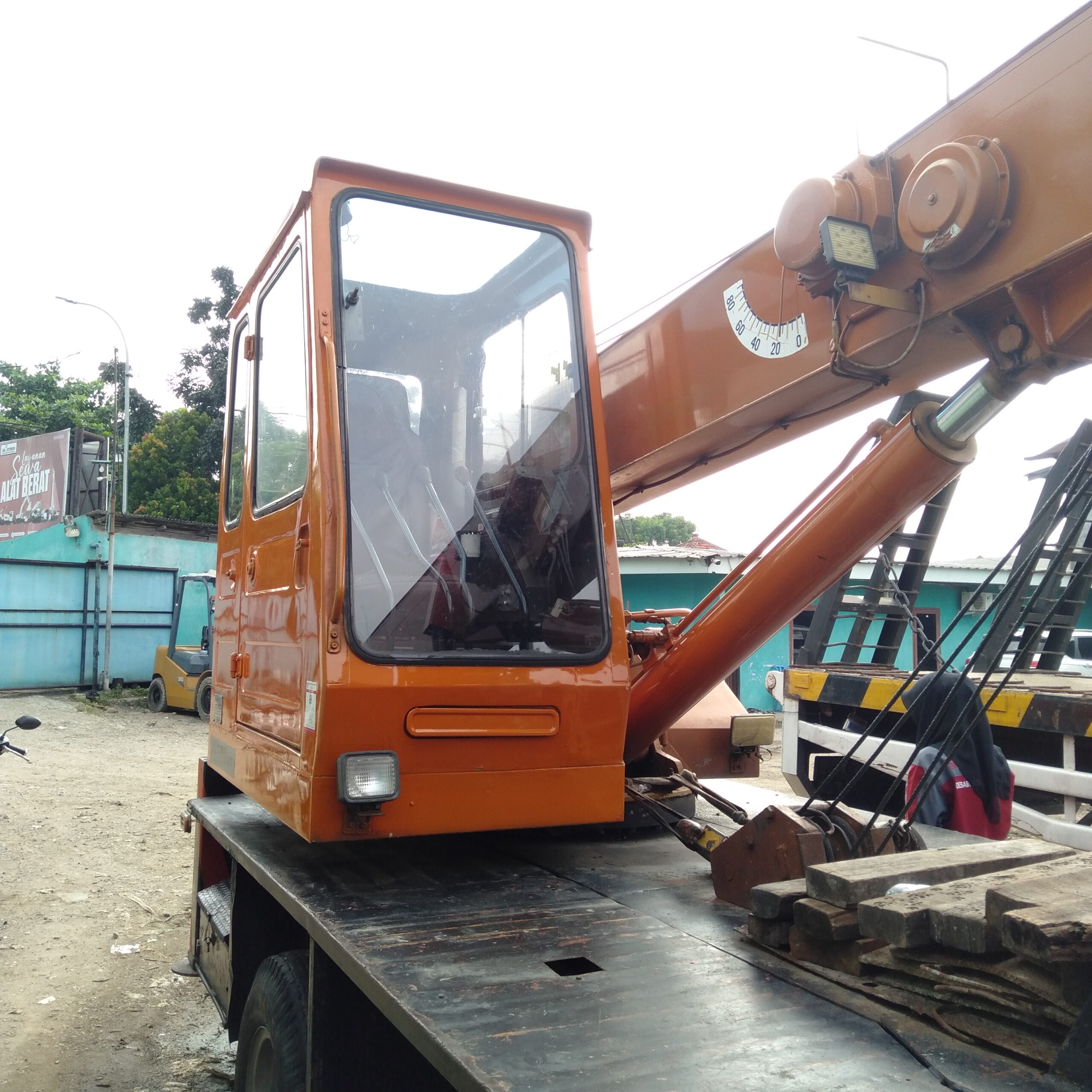 Tren Alat Berat Ramah Operator